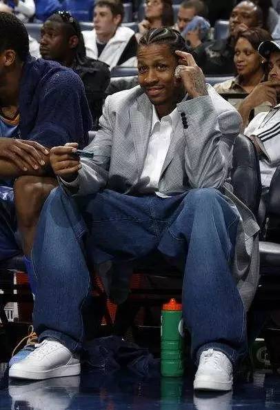 黄蜂主帅：我们没一个人能单防哈登，他真的是用各种方式得分（黄蜂主帅：无人能一对一限制哈登，他得分手段多样）