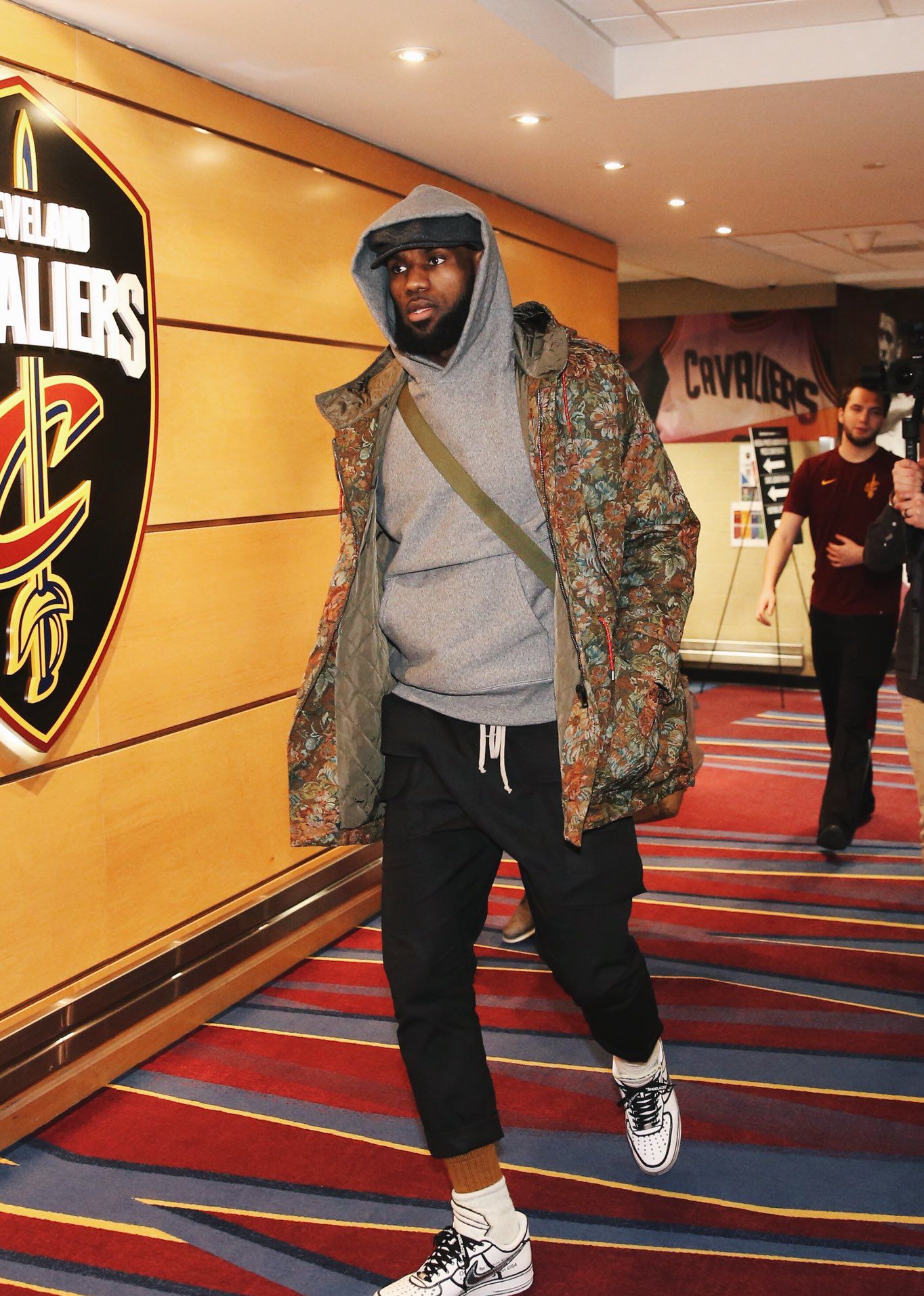 记者：米兰将与莱万经纪人会面讨论转会，伊布支持这一交易（记者称米兰计划与莱万经纪人商谈转会，伊布力挺这笔交易）