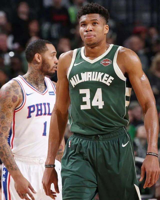 罗马诺：曼联视若昂-戈麦斯为机会型选择，前提是狼队愿放人（罗马诺：若狼队点头，曼联将把若昂-戈麦斯列为机会引援）