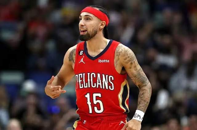 斯洛特执教利物浦遭遇挑战，进攻防守问题突出，萨拉赫争议，压力倍增。（斯洛特在利物浦帅位承压：攻防失衡、萨拉赫风波、重压陡增）