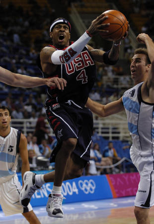 邮报：明年世界杯上下半场中段设强制补水时间，每次三分钟（邮报：明年世界杯将于上下半场中段设三分钟强制补水暂停）