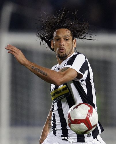 中超：北京国安主场2-1击败梅州客家（中超：北京国安主场2比1力克梅州客家）