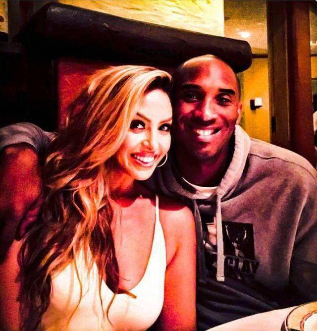 每体：莱万经纪人扎哈维与拉波尔塔以及弗里克在伦敦会面（每体：莱万经纪人扎哈维在伦敦与拉波尔塔、弗里克会晤）