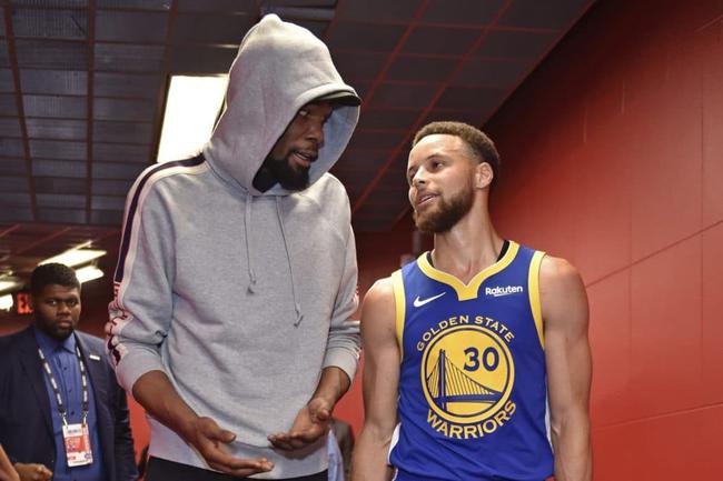 拉姆：诺伊尔需要决定是否愿意回国家队；基米希适合踢中前卫（拉姆：诺伊尔是否重返国家队由他自定；基米希更适合司职中前卫）