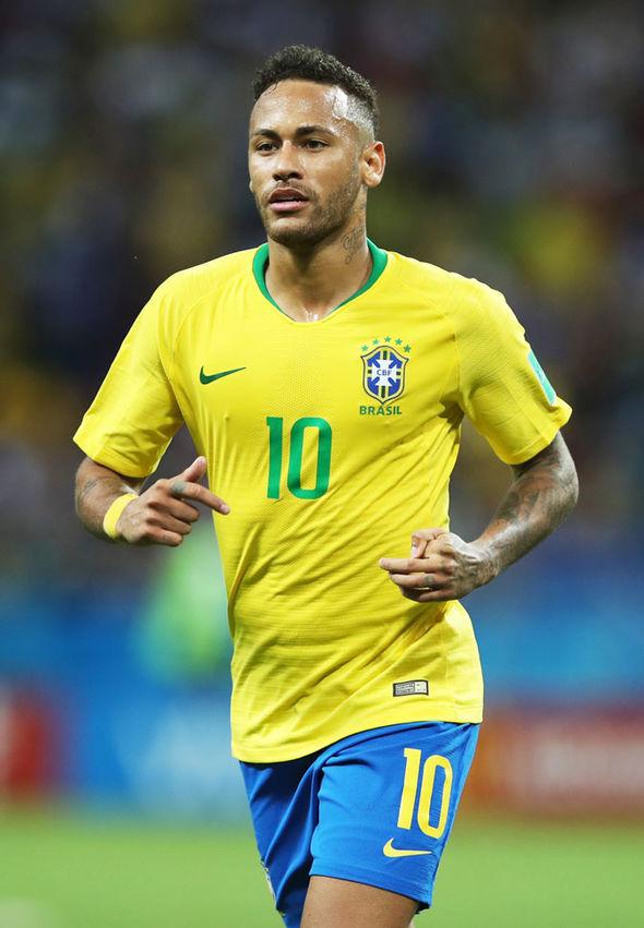 梅西带领迈阿密国际赢得美职联总冠军，实现越级登顶，展现超强实力。（梅西率领迈阿密国际问鼎美职联，越级封王尽显统治力）