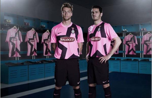 德转预热戴维身价：最高4500万欧不变，最低下跌至3000万欧（德转前瞻戴维身价：上限维持4500万欧，下限下调至3000万欧）