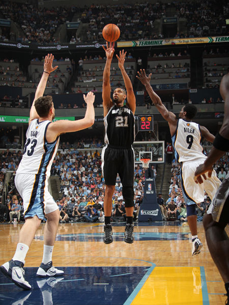 NBA每日最佳：爱德华兹44分赛季新高，SGA38分带队13连胜（NBA今日之星：爱德华兹轰44分创赛季新高，SGA38分率队豪取13连胜）