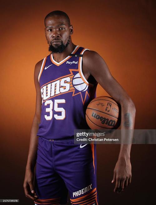 R.I.P.，佛罗伦萨小将理查德森的父亲、前NBA球星迈克尔-理查德森去世（前NBA球星迈克尔-理查德森去世，系佛罗伦萨小将理查德森之父）