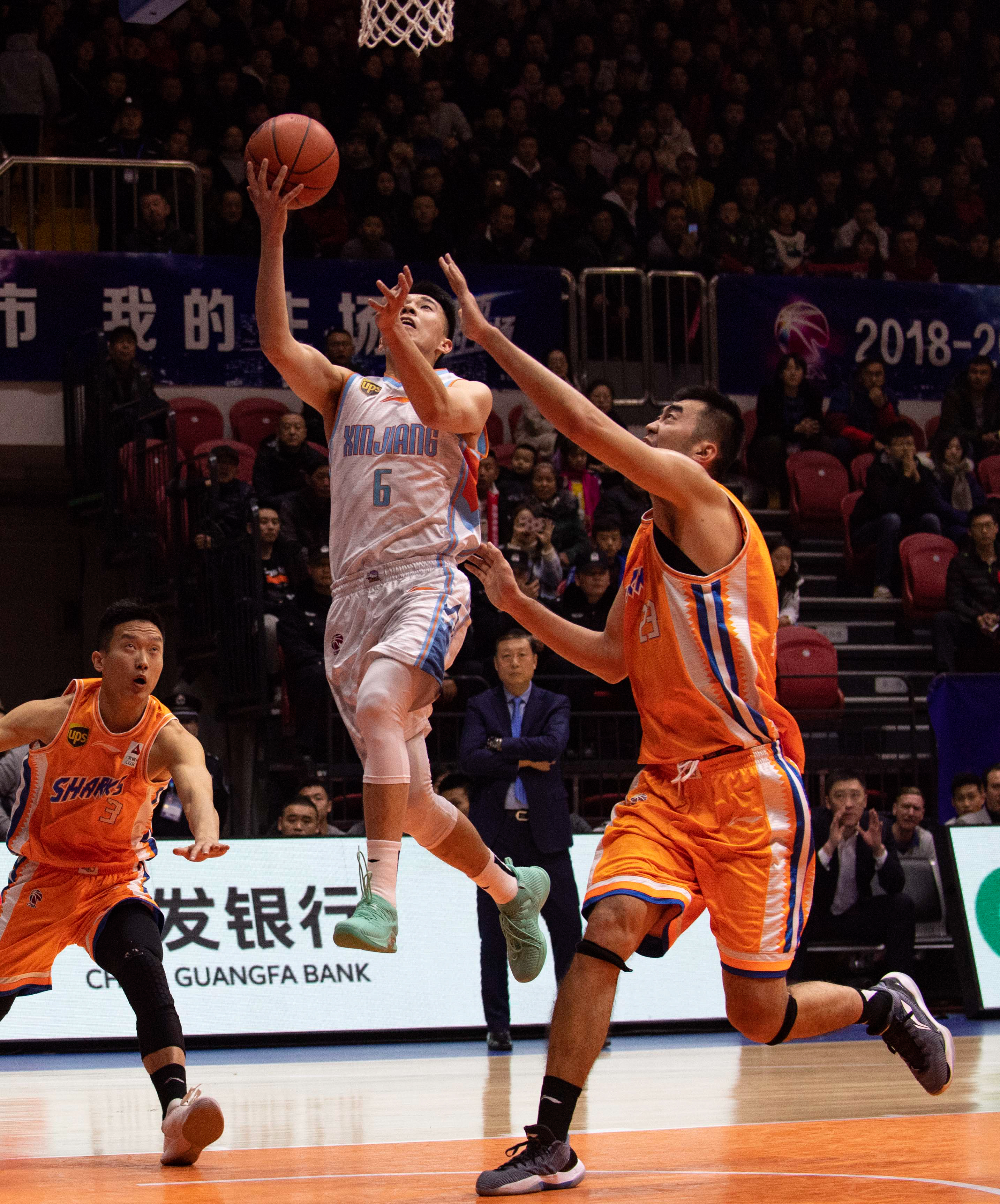 国米4-0横扫劲敌：劳塔罗连场破门状态回归，恩里克助攻令人欣喜（国米4-0大胜强敌：劳塔罗连续破门状态回暖，恩里克助攻亮眼）