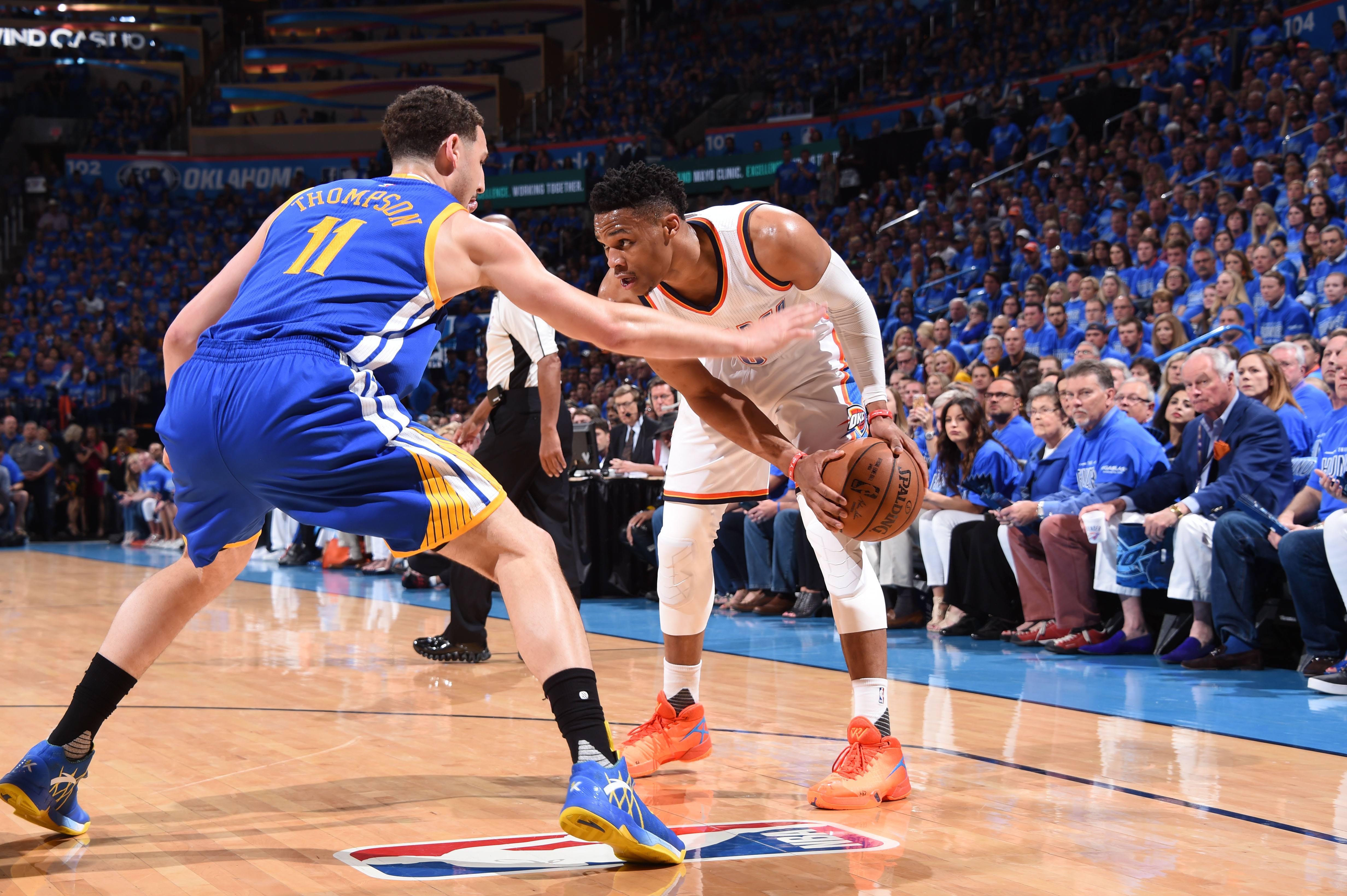 半场战报：尤文2-1卡利亚里，伊尔迪兹双响，弗拉霍维奇伤退（半场快讯：尤文暂2-1领先卡利亚里，伊尔迪兹梅开二度，弗拉霍维奇因伤离场）