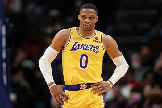 詹姆斯：到这个阶段已不在乎角色和做什么，最关注如何赢球（詹姆斯：现在不在乎角色与分工，只在乎如何赢球）