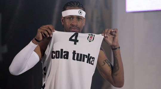 多纳鲁马身价上涨500万至4500万欧，领跑世界门将身价榜（多纳鲁马身价升至4500万欧，涨500万登顶全球门将身价榜）