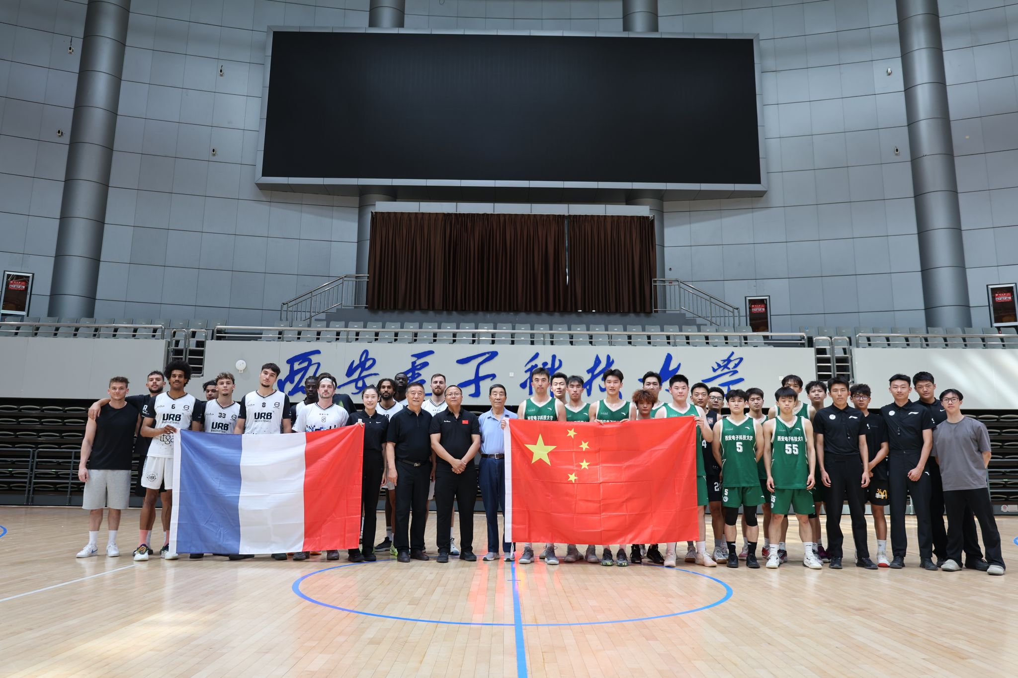 瑞士国脚曼赞比：扎卡是一名非常棒的队长，很高兴我们拥有他（瑞士国脚曼赞比：扎卡是杰出的队长，能与他同队让我非常高兴）