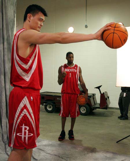 皇马最新伤病情况：赫伊森&阿拉巴预计将于近期回归（皇马伤情更新：赫伊森、阿拉巴有望短期内复出）