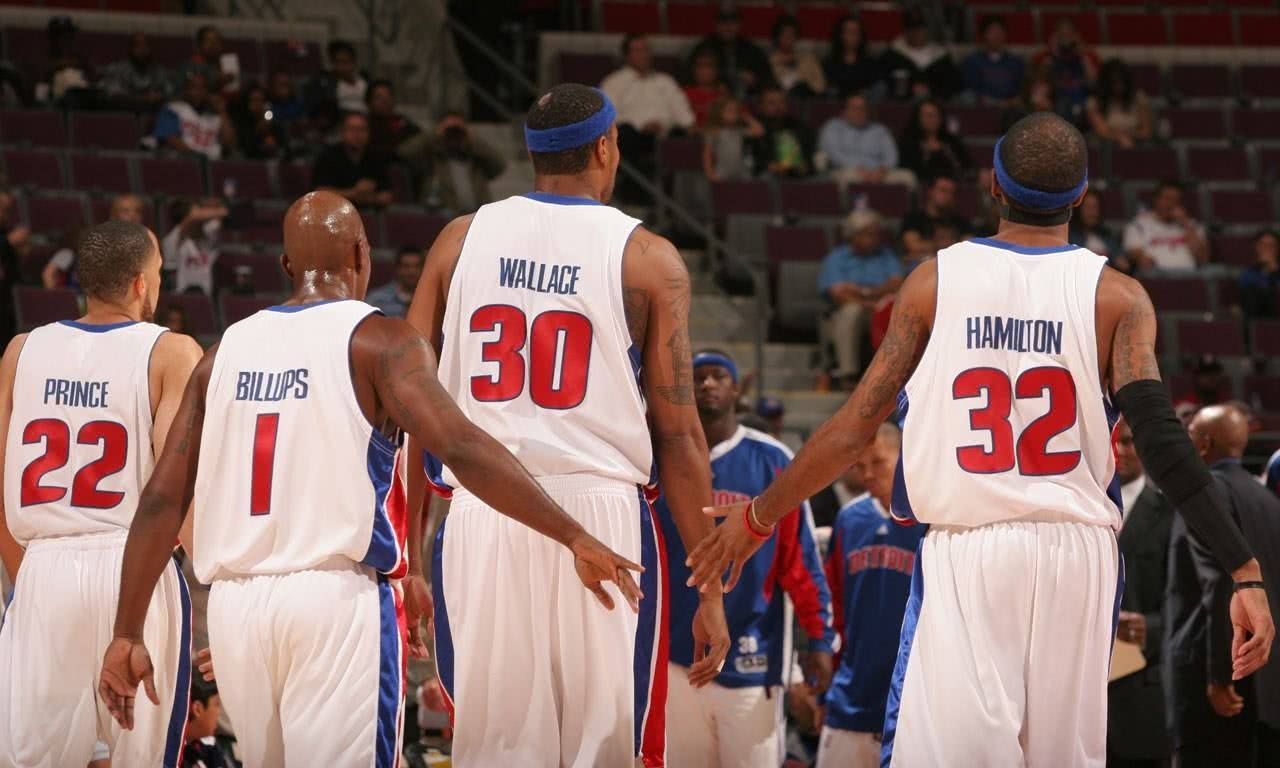 皇马连平三场遭遇信任危机！哈维·阿隆索祭出最强阵容战毕巴（皇马三连平陷入信任危机，哈维·阿隆索排出最强首发对阵毕尔巴鄂）